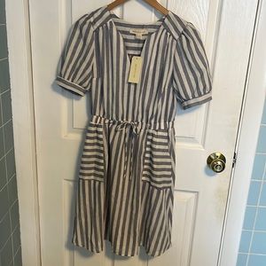NWT Monteau Los Angeles v neck dress with pocket